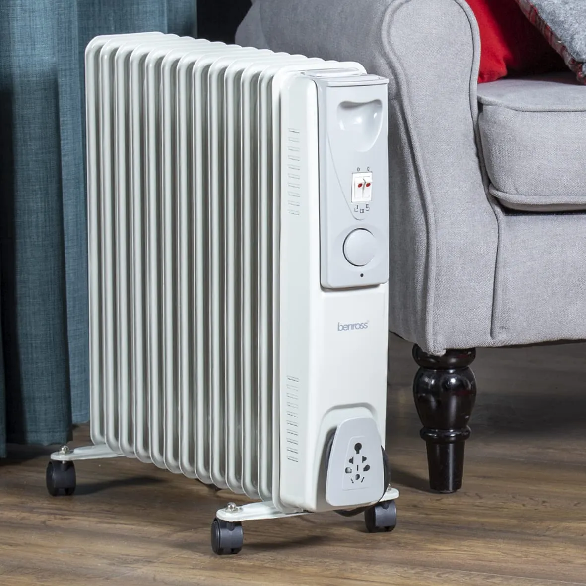 Benross 46770 Portable 13 Fin Oil Filled Radiator/Adjustable Thermostat/Automatic Overheat Protection/Cool Touch Carry Handle / 2500W / White