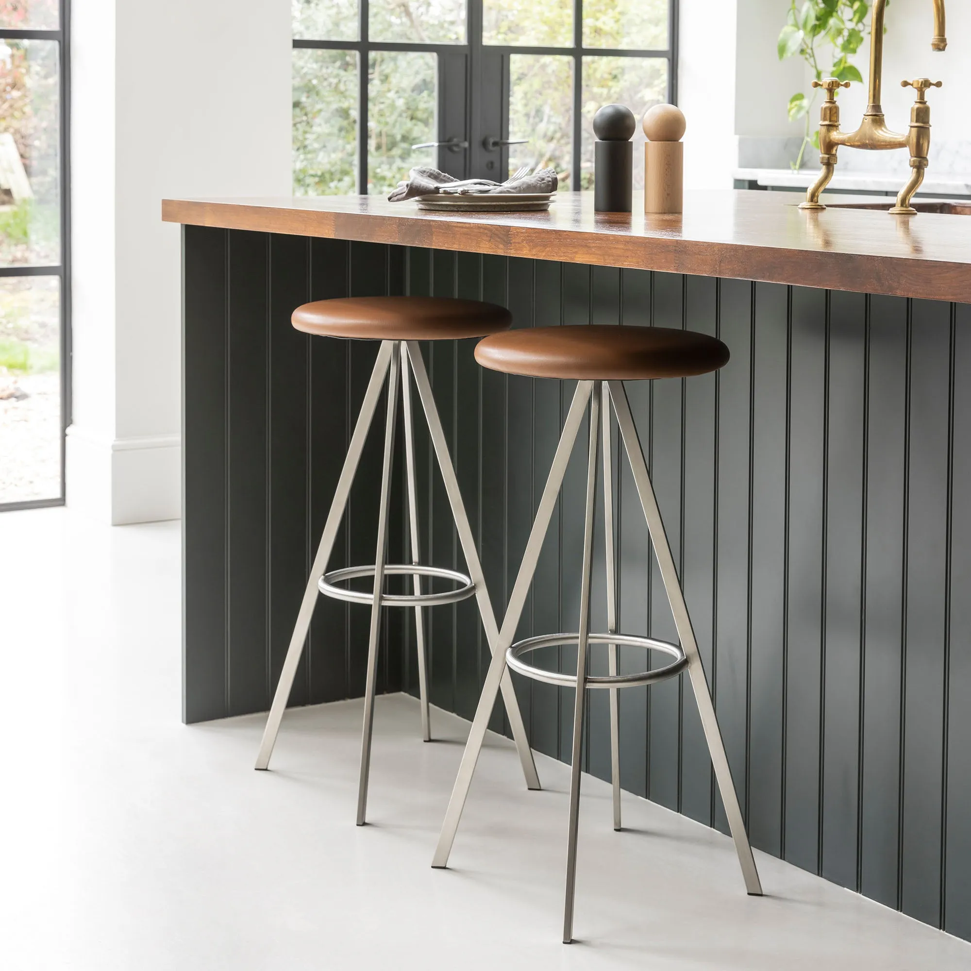 Quad-Space Stool